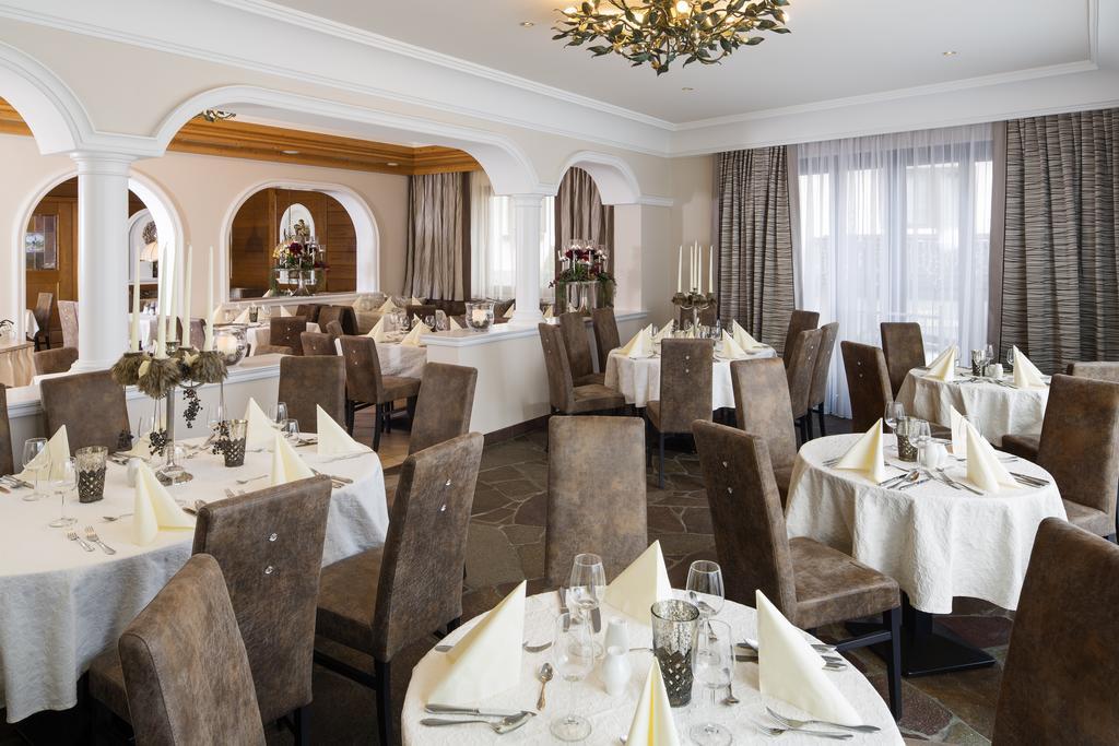 Hotel Jenbacherhof B&B Bagian luar foto